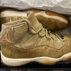 AIR JORDAN 11 RETRO- W 8​ (Rare)
